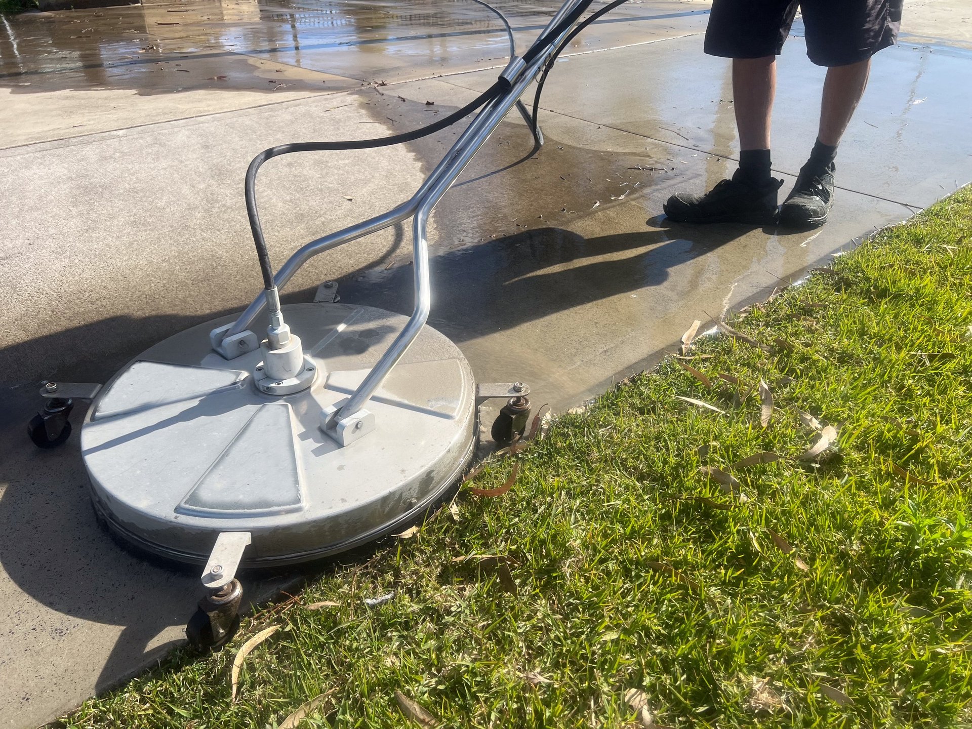Commercial pressure washing services